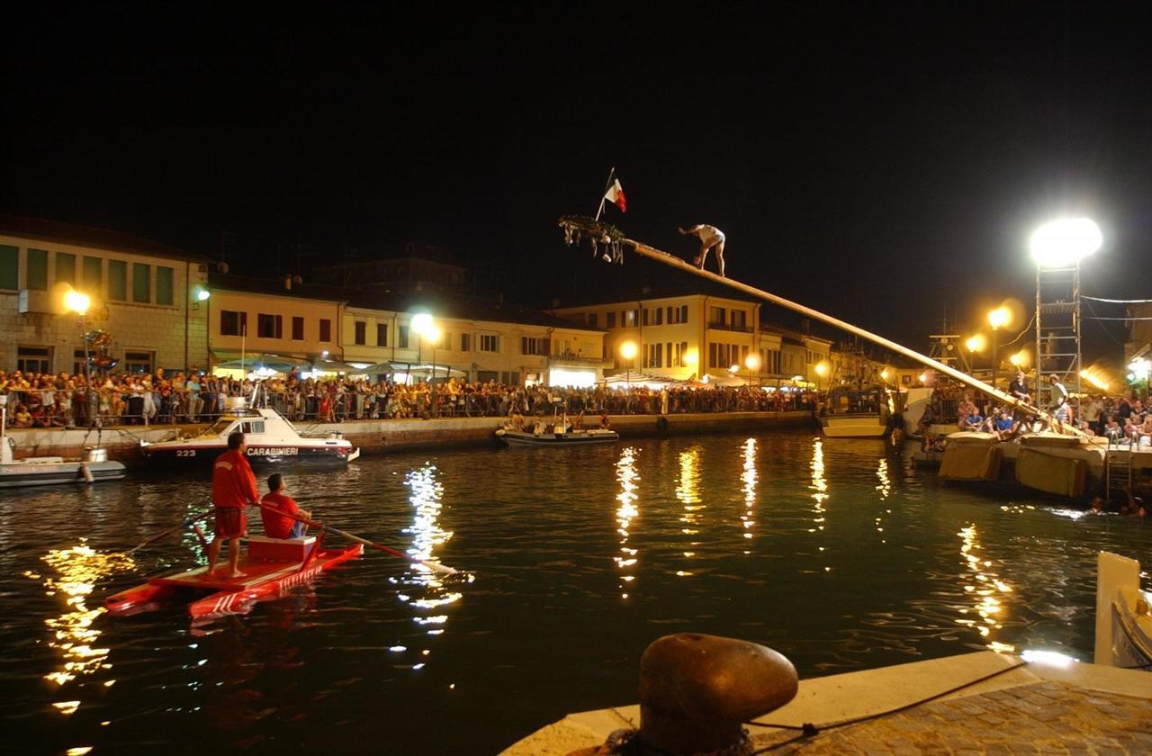 Hotel Devon Rooms & Breakfast Cesenatico Dış mekan fotoğraf