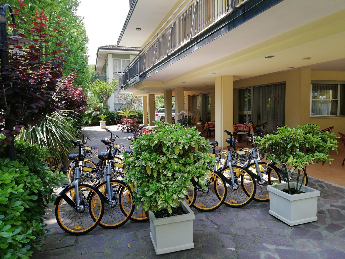 Hotel Devon Rooms & Breakfast Cesenatico Dış mekan fotoğraf
